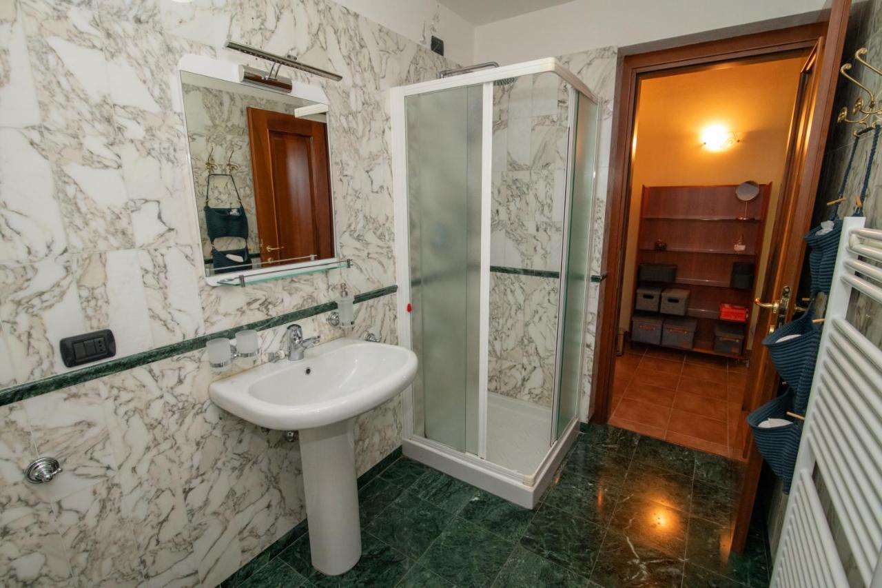Villa Rina Deluxe And Cottage Porto Ceresio Eksteriør billede